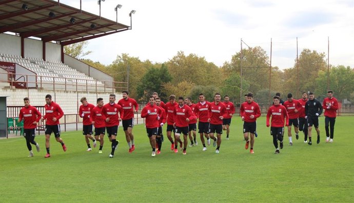 Plantilla de la UD Logroñés en un entrenamiento