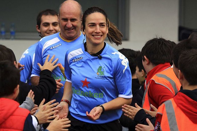 Alhambra Nievas participa en el foro organizado por la Consejería de Educación y Deportes sobre la mujer deportista y sus dificultades para alcanzar el éxito. 