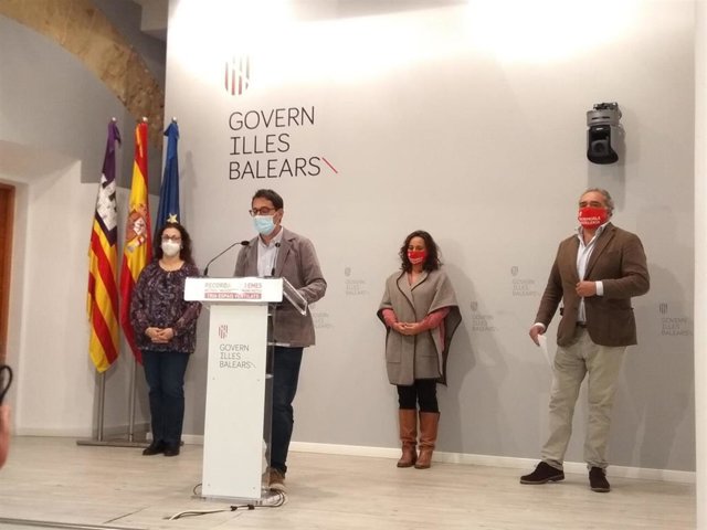 El conseller de Modelo Económico, Turismo y Trabajo, Iago Negueruela, en la rueda de prensa.
