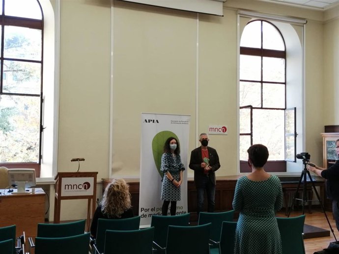 El científico del CSIC, Francisco Valladares, recibe el Premio Via Apia otorgado por la Asociación de Periodistas de Información Ambiental (APIA).