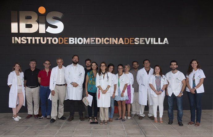 Foto de grupo en la sede del IBiS