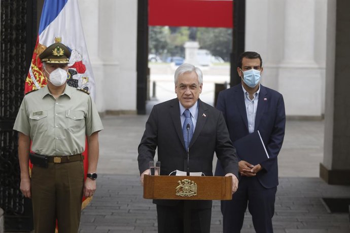 Sebastián Piñera acepta la dimisión del director de Carabineros, Mario Rozas