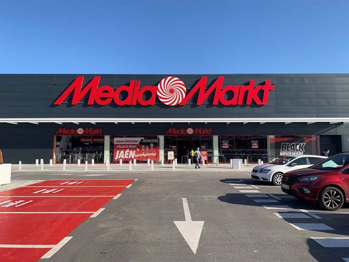 Fachada de la tienda MediaMarkt en Jaén.