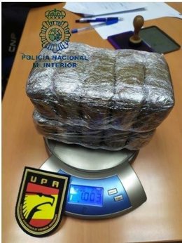 Hachís incautado a un hombre en Oviedo.