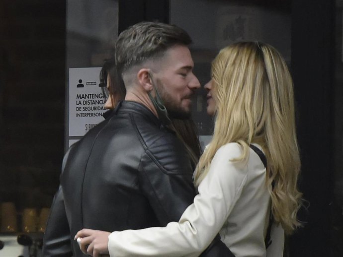 Tony Spina y Mayka, felices, prefieren no poner etiquetas a su relación