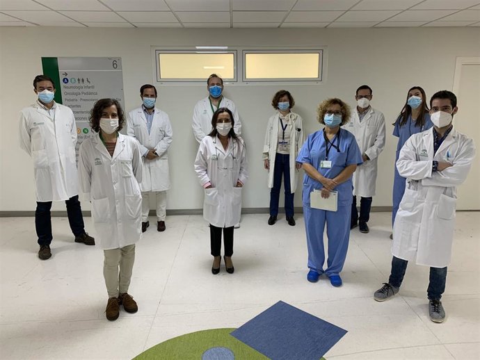 Profesionales del equipo multidisciplinar del Virgen del Rocío