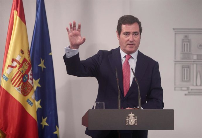 El presidente de la patronal CEOE, Antoni Garamendi, comparece en rueda de prensa tras la constitución con el Gobierno de la Mesa de Diálogo Social para la Recuperación, la Transformación y la Resiliencia, en Moncloa, Madrid (España), a 16 de noviembre 