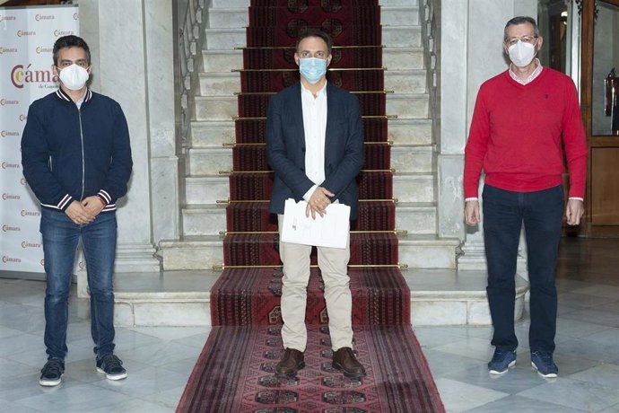 De la Encina con personal auxiliar nuevo