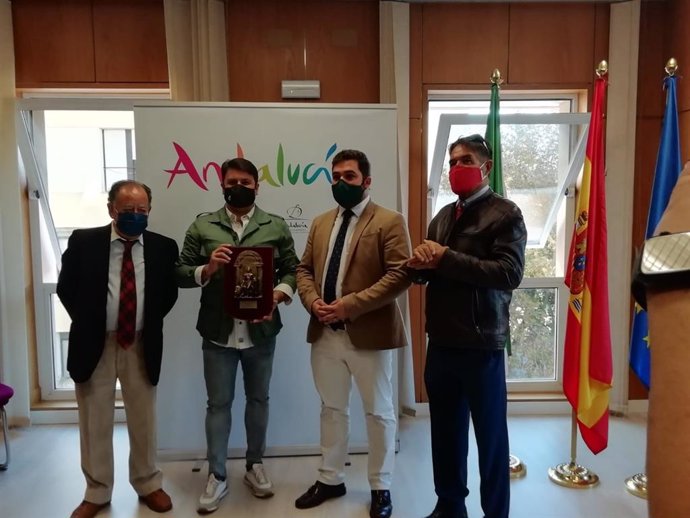 Entrega del premio 'Coplas para Andalucía' a la compara 'Las chusma selecta'