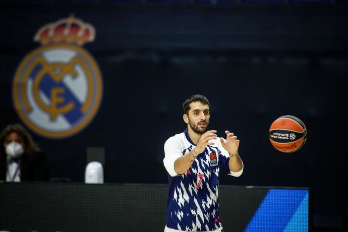Facundo Campazzo calentando con el Real Madrid