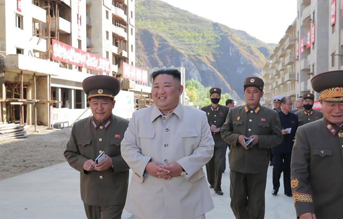 Kim Jong Un junto a otros miembros del régimen norcoreano