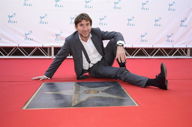 Antonio de la Torre posa con su estrella tras recibir el premio 'Almería Tierra de Cine'