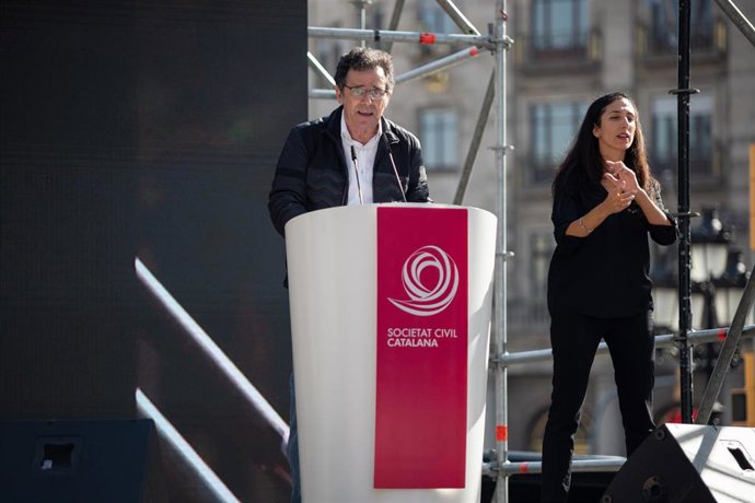 El vicepresidente de Sociedad Civil Catalana (SCC), Álex Ramos, interviene en una manifestación, a 27 de octubre de 2019.