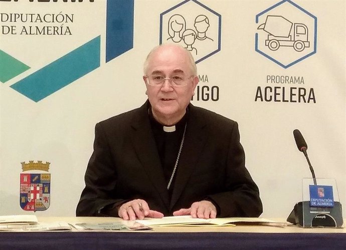 El obispo de Almería, Adolfo González Montes