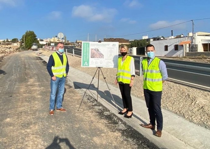 La delegada de Fomento visita las obras de Alhama de Almería