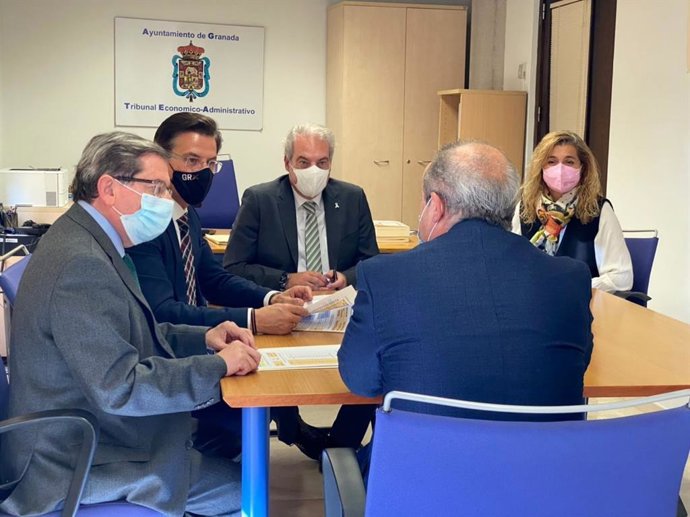 Visita del equipo de gobierno local de Granada al Tribunal Económico Administrativo Municipal