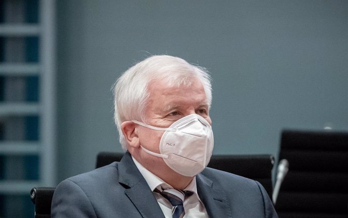 18 November 2020, Berlin: German Minister of the Interior Horst Seehofer attends the weekly cabinet meeting in the Chancellery. Photo: Michael Kappeler/dpa-pool/dpa