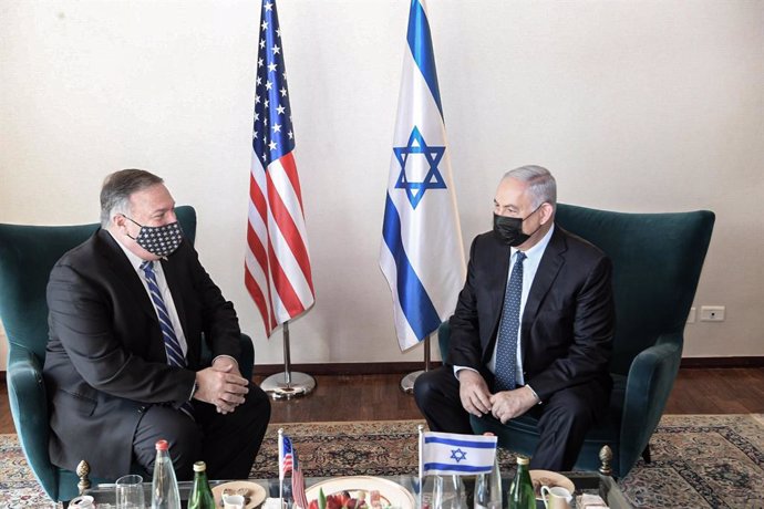 El secretario de Estado de EEUU, Mike Pompeo (i), junto al primer ministro de Israel, Benjamin Netanyahu