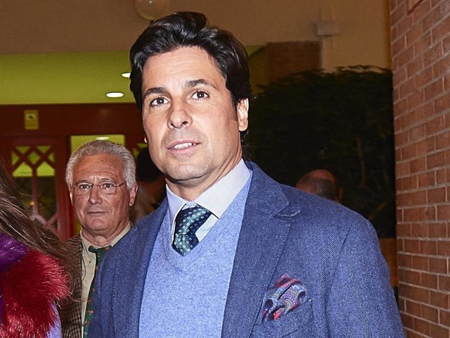 Fran Rivera (R) Lourdes Montes (L) attends to the press during the SICAB Award 2017 on November 16, 2017 in Seville, Spain.