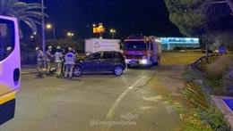 Herida en Sevilla una mujer de 29 años de edad tras una colisión entre dos turismos en una glorieta en Santa Clara