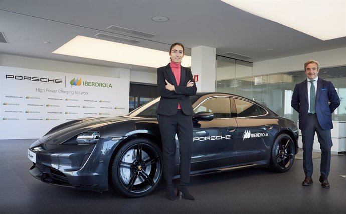Alianza entre Iberdrola y Porsche para impulsar la recarga ultrarrápida del coche eléctrico