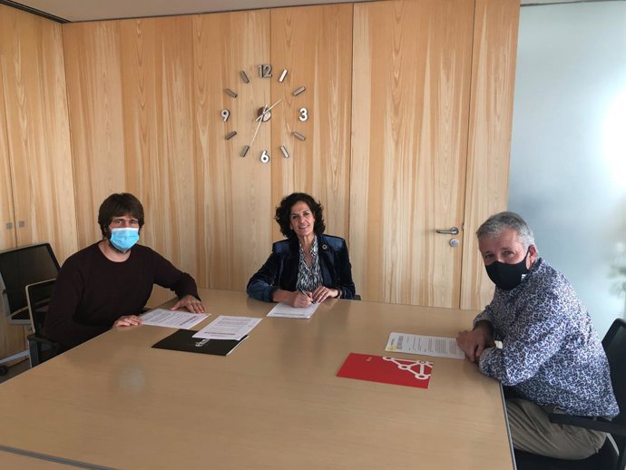 De izda a dcha: Migueliz, Itziar Gómez y Bariain.