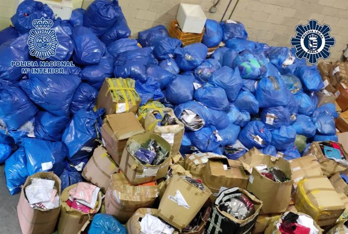 Detenido un individuo en la localidad madrileña de Parla por falsificar y distribuir prendas deportivas de conocidas marcas