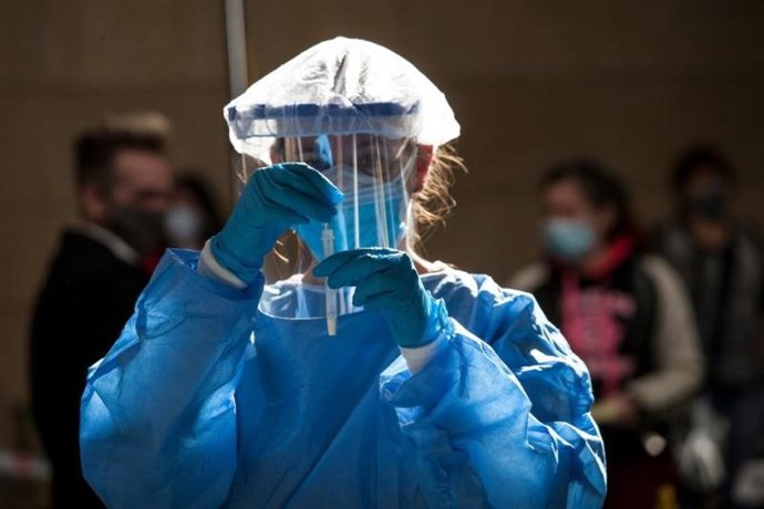 Personal sanitario en el cribado masivo de Logroño