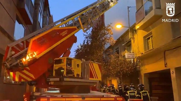 Intoxicado un hombre en el incendio de un edificio en ruinas en Tetuán