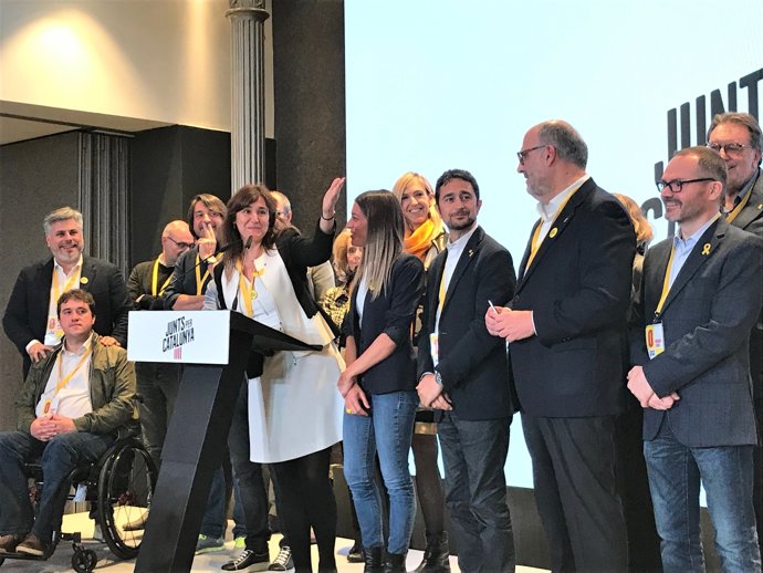 Roda de premsa de JxCat en la nit de les eleccions generals 2019, amb Laura Borrs, Francesc Dalmases, Eduard Pujol, Josep Costa, Míriam Nogueras, Josep Lluís Cleries, David Bonvehí, Albert Batet, Dami Calvet