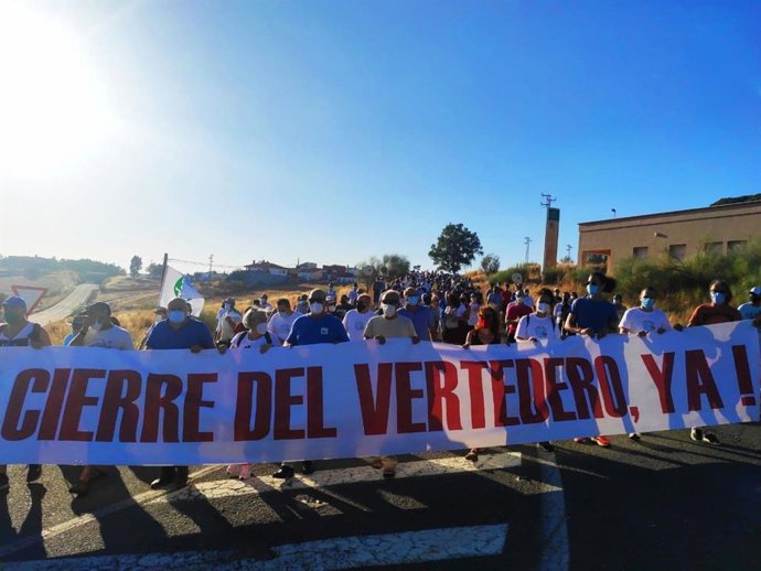 Concentración para pedir el cierre del vertedero de Nerva (Huelva).