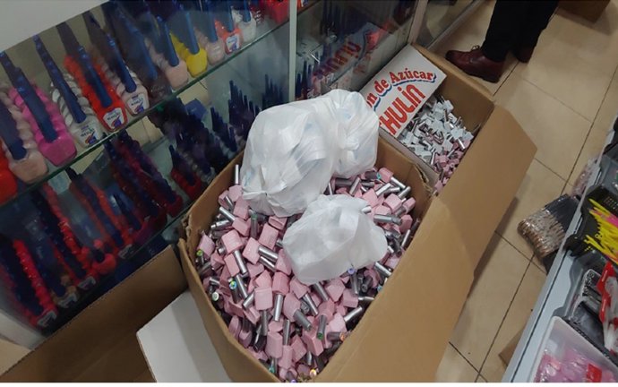 Intervenidos en varios locales de Usera más de 19.000 productos cosméticos que incumplían la normativa