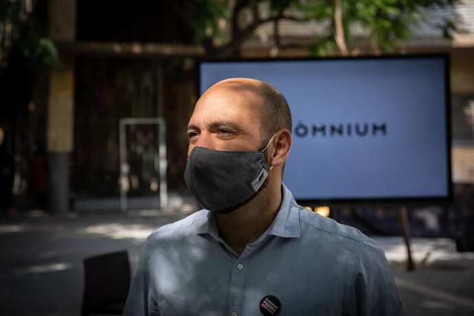 El vicepresidente de mnium, Marcel Mauri, tras su intervención en una rueda de prensa convocada para presentar la campaña de la entidad sobre las cargas del 1-O en Barcelona, Catalunya (España), a 30 de septiembre de 2020.