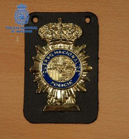 Placa falsa de la Policía Nacional