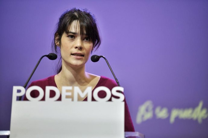 La portavoz de Podemos, Isa Serra, en rueda de prensa en la sede del partido.