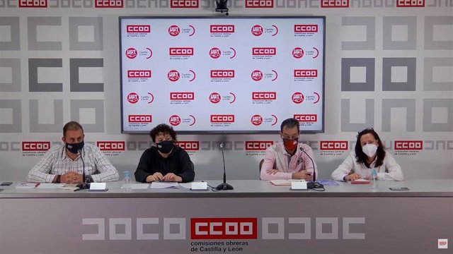 Responsables sindicales de UGT y CCOO en la rueda de prensa sobre las condiciones de personal de limpieza de centros sanitarios.