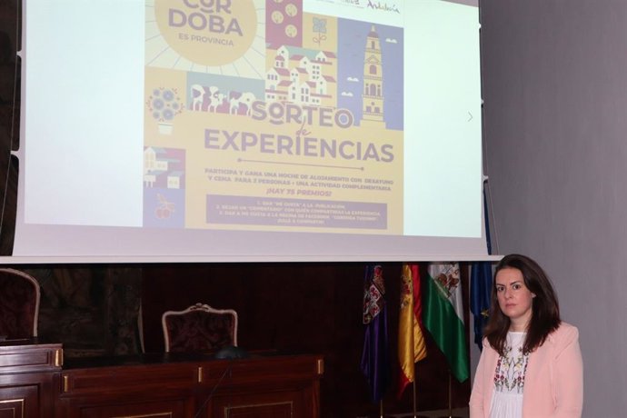 La vicepresidenta del Patronato Provincial de Turismo de la Diputación de Córdoba, Inmaculada Silas, en la presentación del sorteo