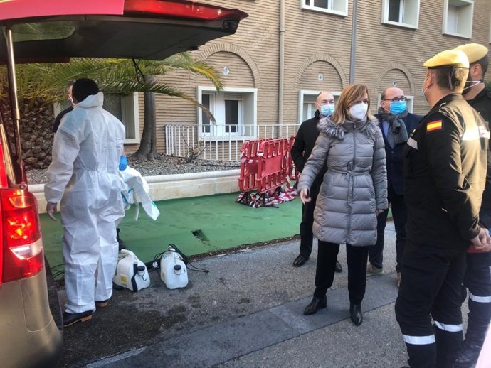 La delegada del Gobierno en Aragón, Pilar Alegría, asiste a los trabajos de desinfección del Hospital San Juan de Dios