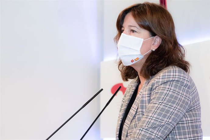 La portavoz del Gobierno de C-LM, Blanca Fernández, en rueda de prensa.