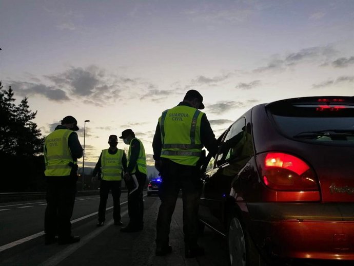 Control de perímetro de la Guardia Civil por las restricciones del COVID-19