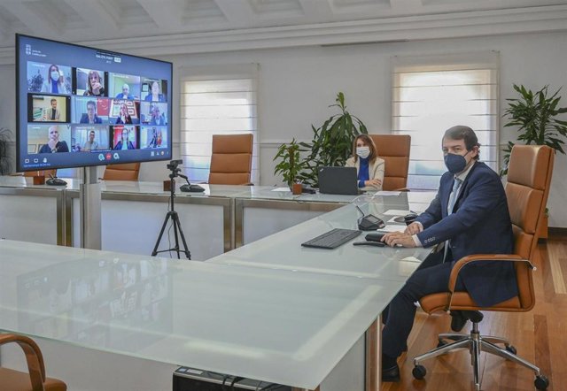 Mañueco en la reunión telemática con los representantes de la enseñanza concertada