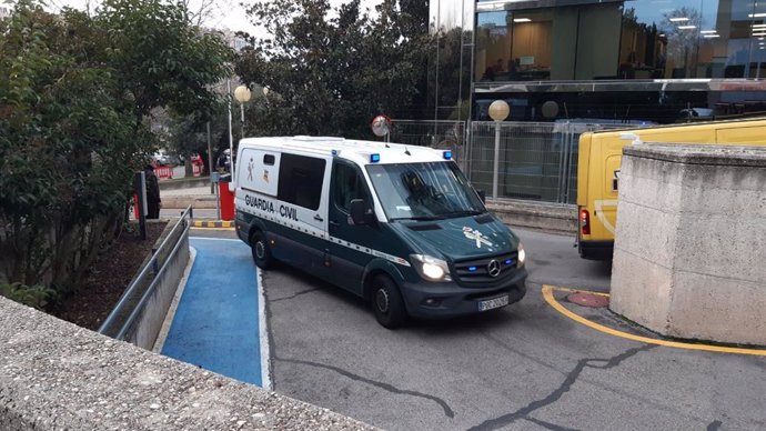 Un furgón de la Guardia Civil entra en la Audiencia de Madrid