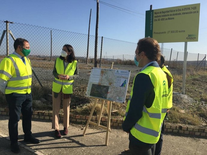 Sánchez, Cayuelas y Veira, en las obras de mejora en la carretera de acceso a Los Molares