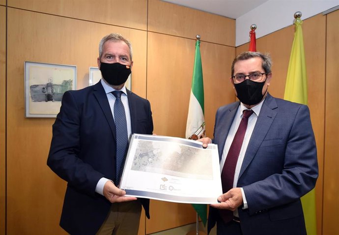 El presidente de la Autoridad Portuaria de Motril, José García Fuentes, y de la Diputación de Granada, José Entrena.