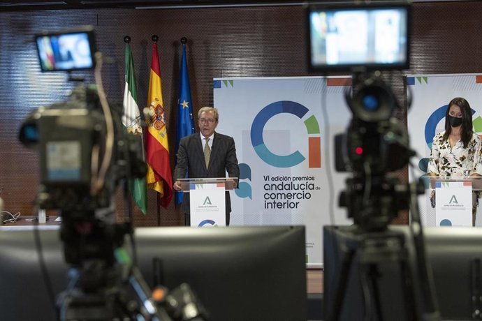 El consejero de Transformación Económica, Rogelio Velasco, este viernes durante la entrega de los Premios de Comercio de Interior.