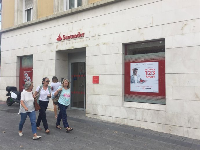 Imagen de una oficina del Banco Santander.
