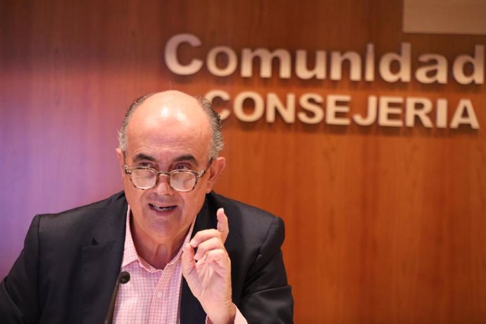 El viceconsejero de Salud Pública y Plan COVID-19 de la Comunidad de Madrid, Antonio Zapatero, interviene durante una rueda de prensa en la Consejería de Sanidad, en Madrid (España), a 20 de noviembre de 2020. 