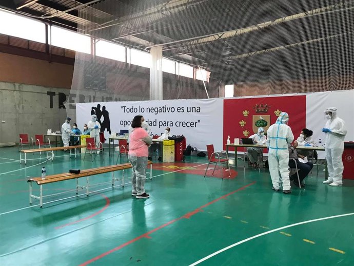 Fotos de la realización de test en el cribado masivo realizado en Trebujena