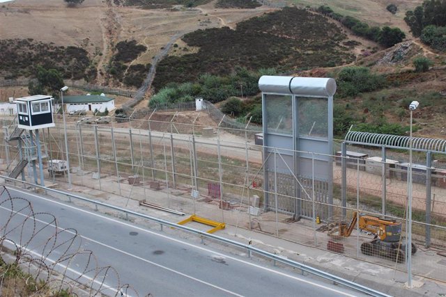 Colocan la primera muestra de la nueva valla fronteriza de Ceuta