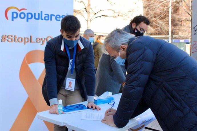 Azcón cree que la 'Ley Celaá' es una "agresión intolerable" al derecho de los padres de elegir la educación de sus hijos.